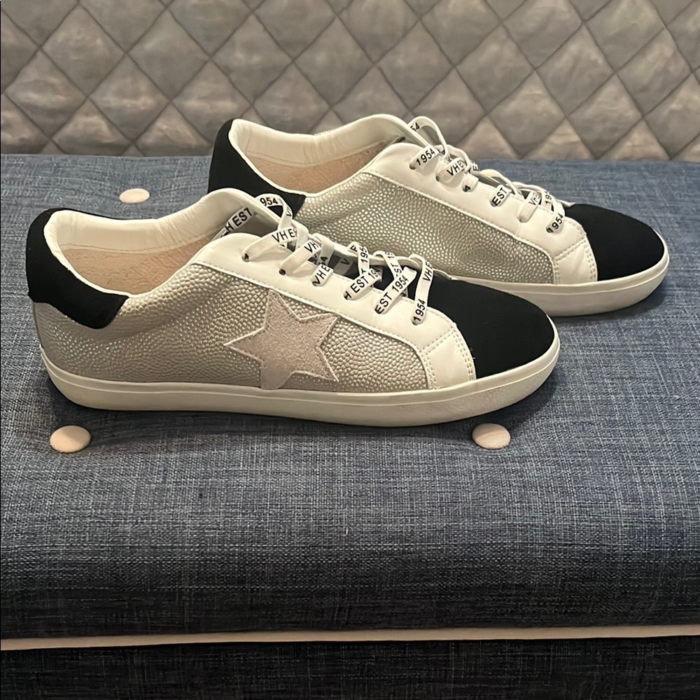 Vintage Havana Black and White Star Sneakers